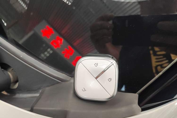 Used Wuling Bingo 2023 333 km Lingxi Connected Version Vehicle Key