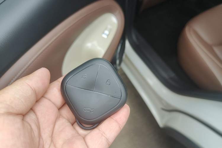 Used Wuling Bingo 2023 333 km Lingxi Connected Version Vehicle Key