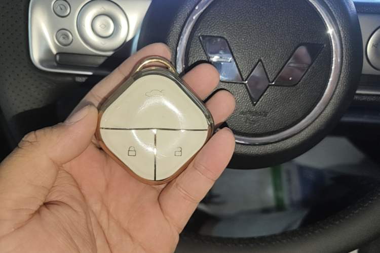 Used Wuling Bingo 2023 333 km Lingxi Connected Version Vehicle Key