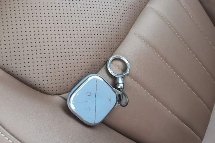 Used Wuling Bingo 2023 333 km Lingxi Connected Version Vehicle Key