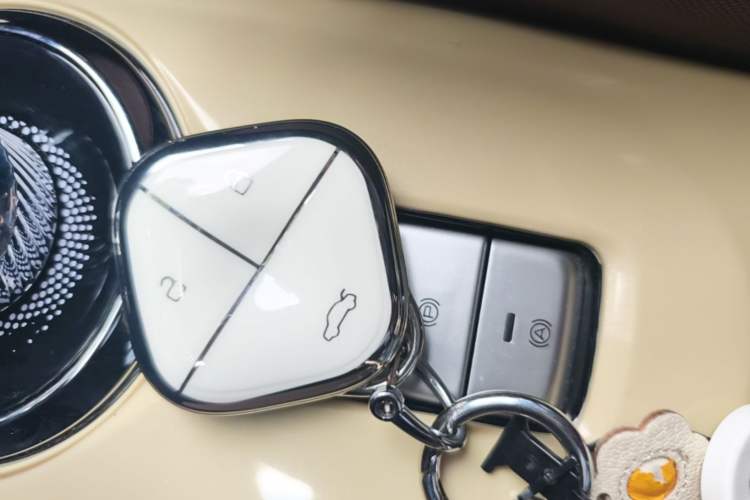 Used Wuling Bingo 2023 333 km Lingxi Connected Version Vehicle Key