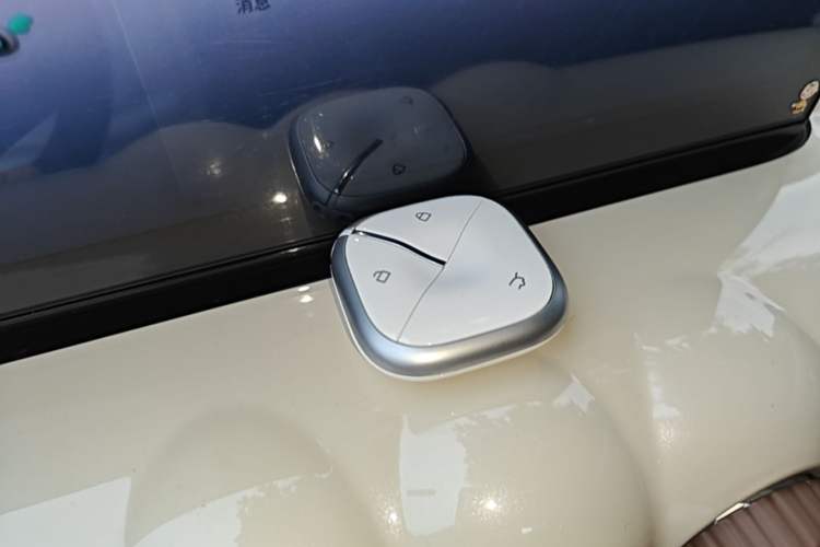 Used Wuling Bingo 2023 333 km Lingxi Connected Version Vehicle Key