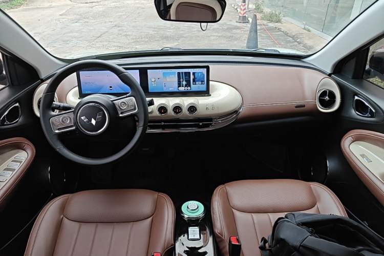 Used Wuling Bingo 2023 410 km Lingxi Deluxe Edition Center Console
