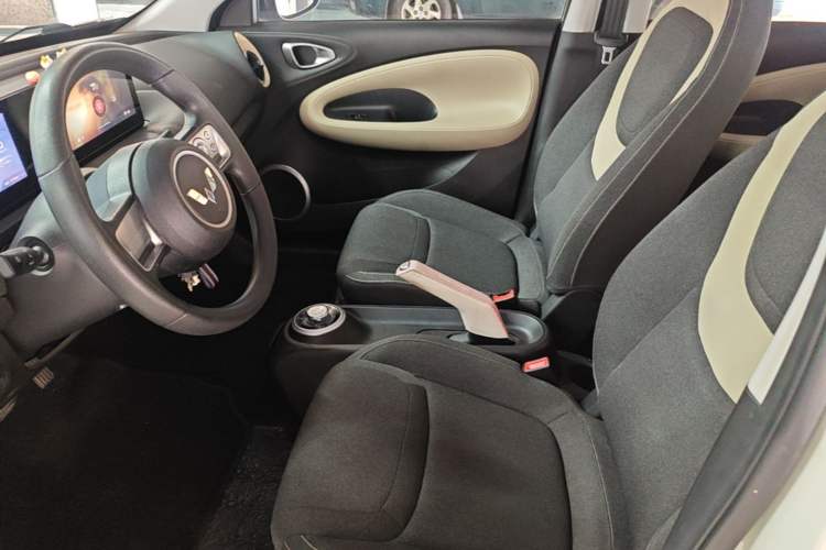 Used Wuling Bingo 2023 203km Light Edition Left Front Seat