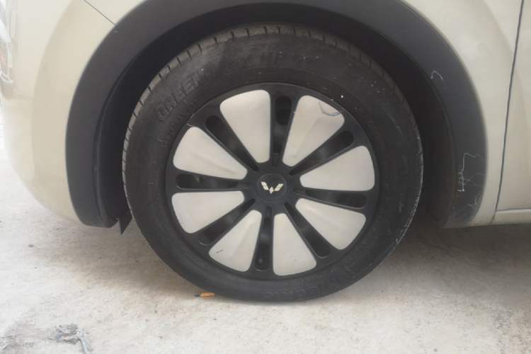 Used Wuling Bingo 2023 333 km Enjoyment Version Left Front Wheel Hub