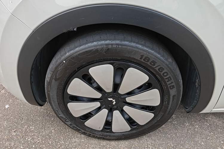 Used Wuling Bingo 2023 410 km Lingxi Deluxe Edition Left Front Wheel Hub