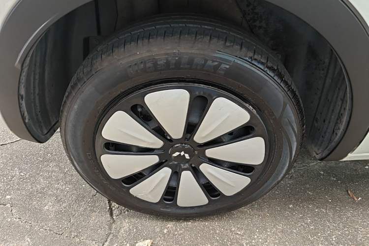 Used Wuling Bingo 2023 410 km Lingxi Deluxe Edition Right Rear Wheel Hub