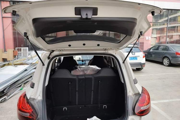 Used Wuling Bingo 2023 333 km Fast-Share Version Trunk