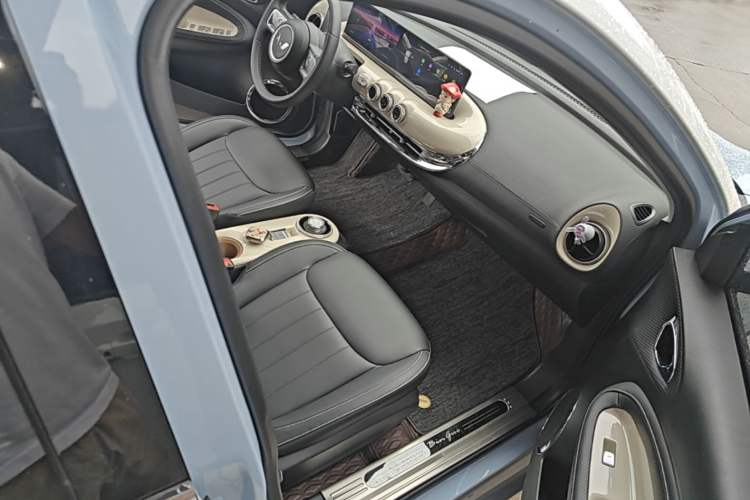 Used Wuling Bingo 2024 333 km Lingxi Connected Version Right Front Seat
