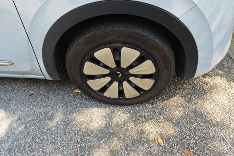 Used Wuling Bingo 2024 333 km Lingxi Connected Version Right Front Wheel Hub