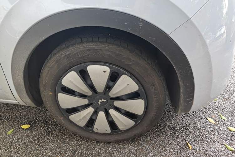Used Wuling Bingo 2024 333 km Lingxi Connected Version Right Front Wheel Hub