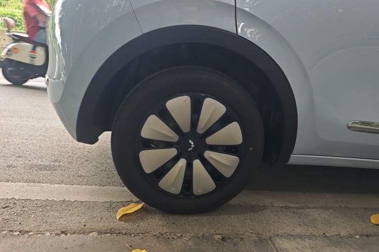 Used Wuling Bingo 2024 333 km Lingxi Connected Version Right Rear Wheel Hub