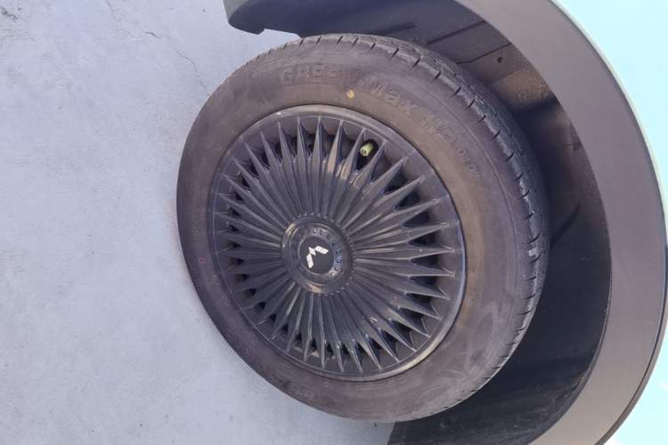 Used Wuling Bingo 2024 333 km Lingxi Connected Version Right Rear Wheel Hub