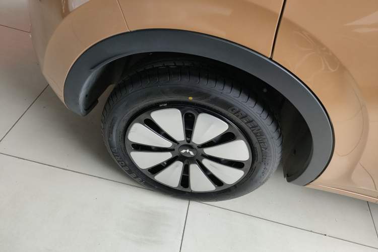 Used Wuling Bingo 2024 333 km Enjoyment Version Right Rear Wheel Hub