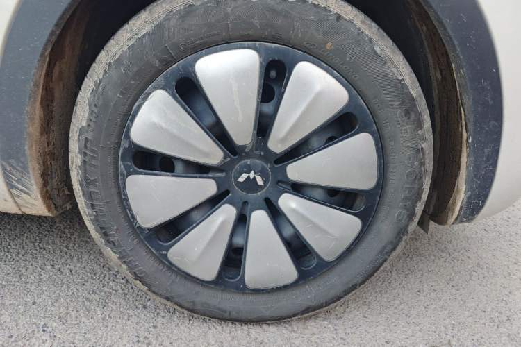 Used Wuling Bingo 2024 333 km Lingxi Connected Version Right Front Wheel Hub