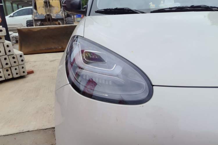 Used Wuling Bingo 2024 333 km Enjoyment Version Right Front Headlight