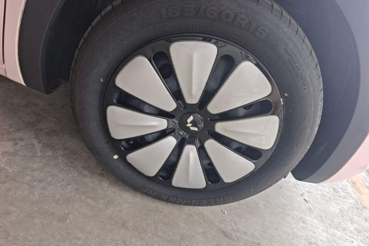 Used Wuling Bingo 2024 333 km Lingxi Connected Version Right Front Wheel Hub
