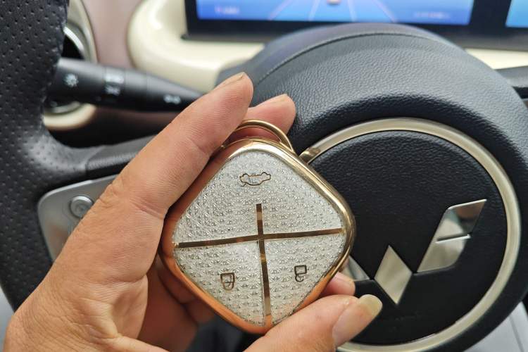 Used Wuling Bingo 2024 333 km Lingxi Connected Version Vehicle Key