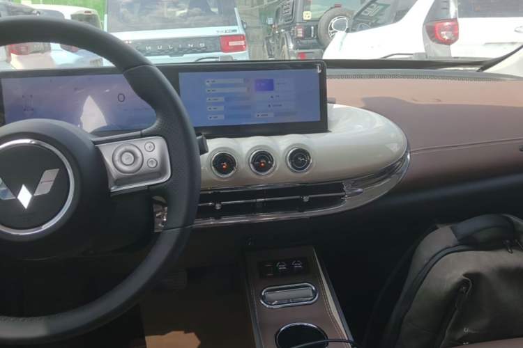 Used Wuling Bingo 2024 333 km Lingxi Connected Version Audio And AC Panel