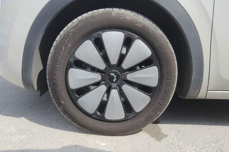 Used Wuling Bingo 2024 333 km Lingxi Connected Version Left Front Wheel Hub