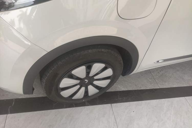 Used Wuling Bingo 2024 333 km Lingxi Connected Version Left Front Wheel Hub