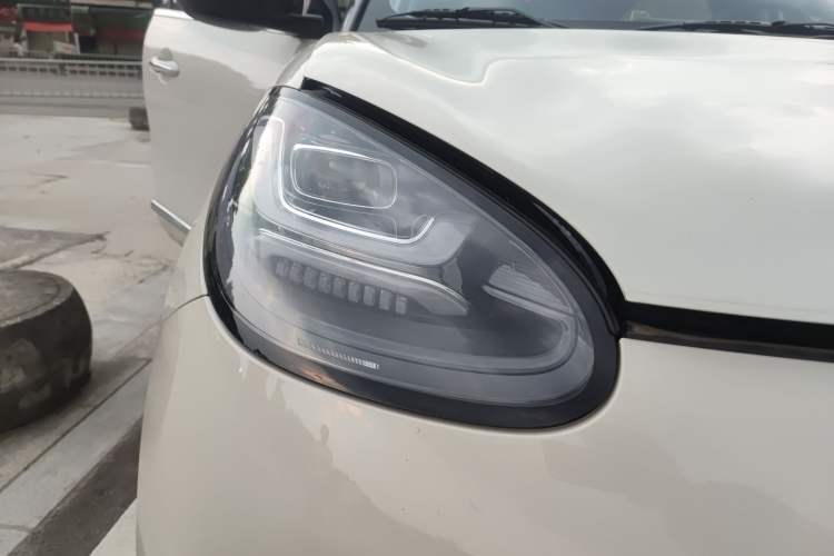 Used Wuling Bingo 2024 333 km Enjoyment Version Right Front Headlight
