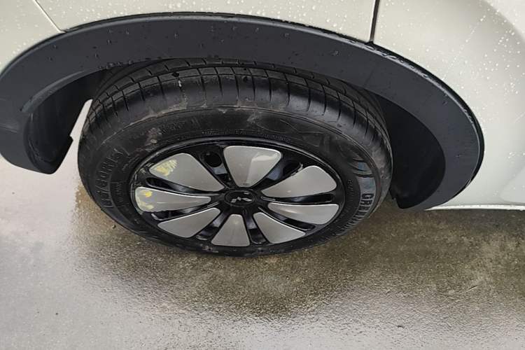 Used Wuling Bingo 2024 333 km Enjoyment Version Right Rear Wheel Hub