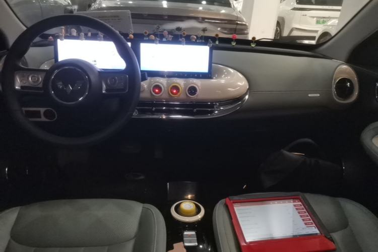 Used Wuling Bingo 2024 333 km Lingxi Connected Version Center Console