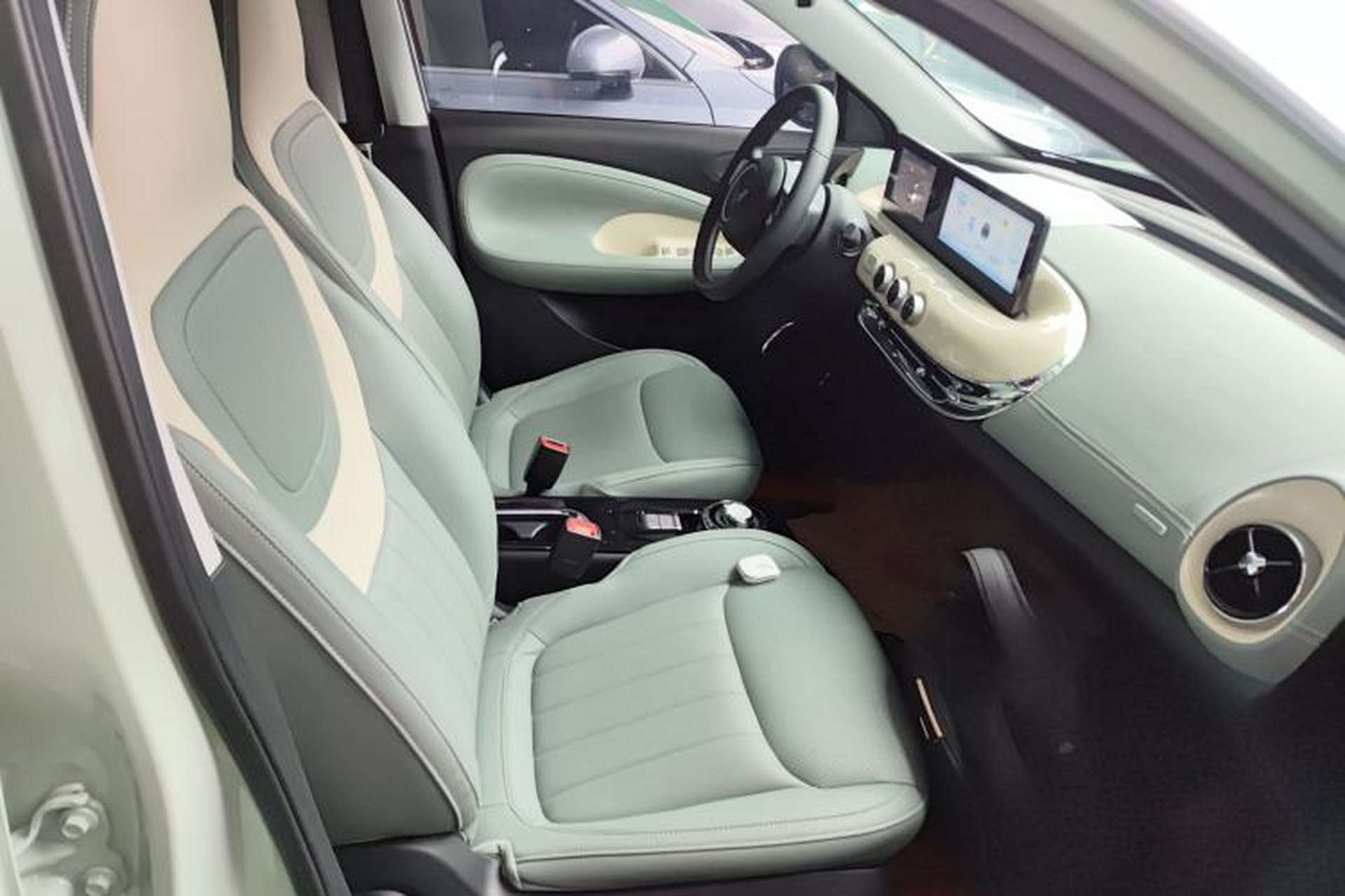 Used Wuling Bingo 2024 333 km Enjoyment Version Right Front Seat