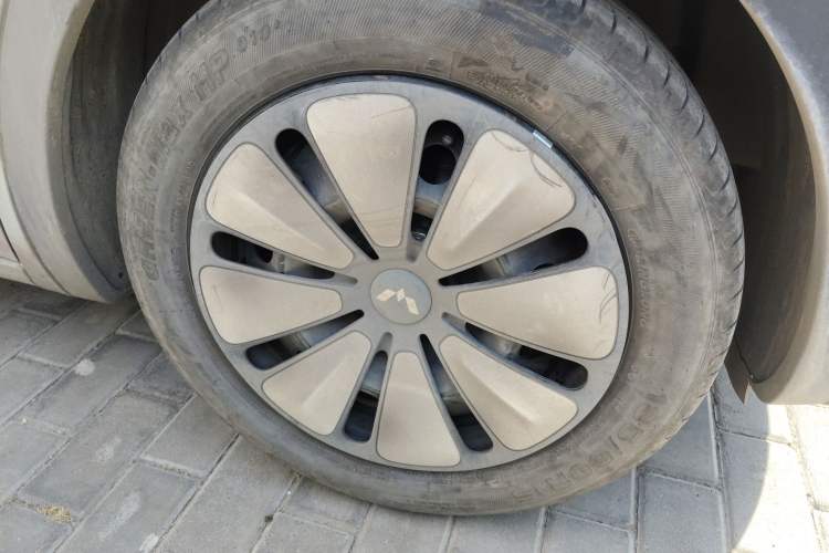 Used Wuling Bingo 2024 333 km Lingxi Connected Version Right Front Wheel Hub