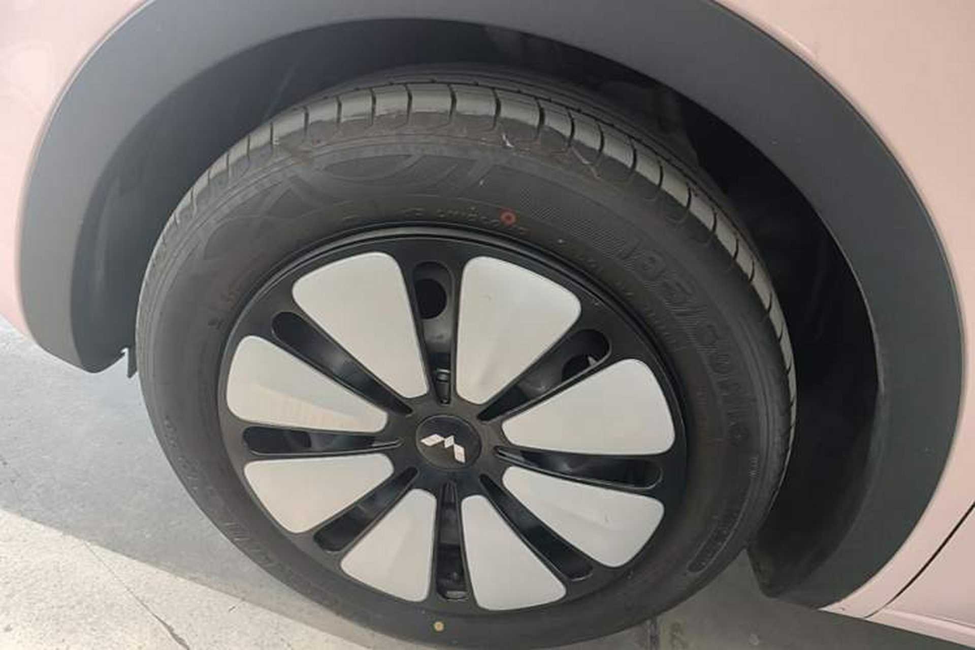 Used Wuling Bingo 2024 333 km Lingxi Connected Version Left Front Wheel Hub