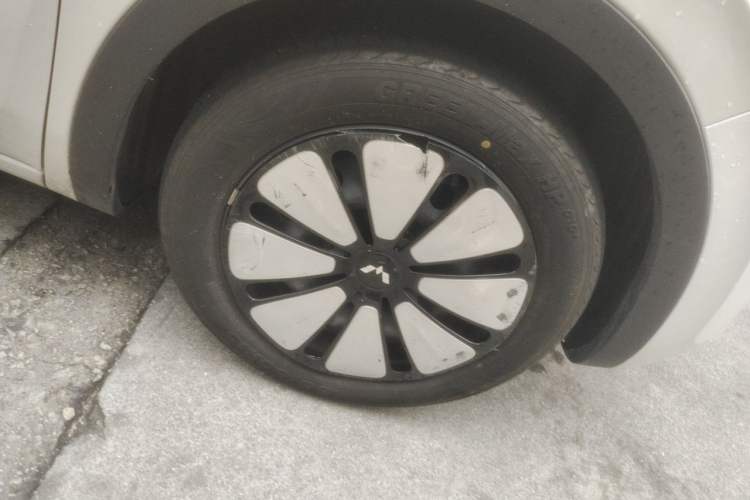 Used Wuling Bingo 2024 333 km Lingxi Connected Version Right Front Wheel Hub