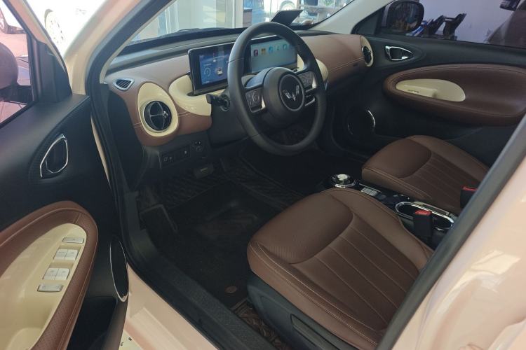 Used Wuling Bingo 2024 333 km Enjoyment Version Left Front Seat