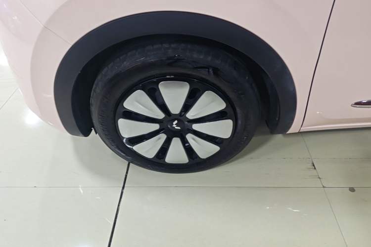 Used Wuling Bingo 2024 333 km Lingxi Connected Version Left Front Wheel Hub