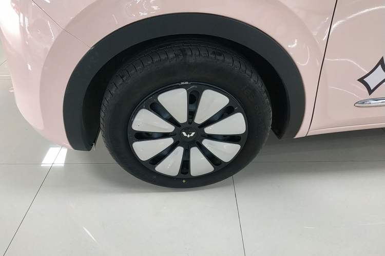 Used Wuling Bingo 2024 333 km Lingxi Connected Version Left Front Wheel Hub