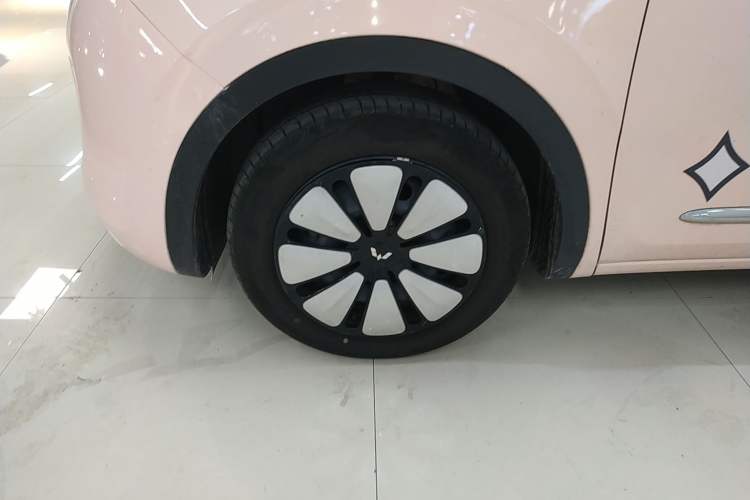 Used Wuling Bingo 2024 333 km Lingxi Connected Version Left Front Wheel Hub