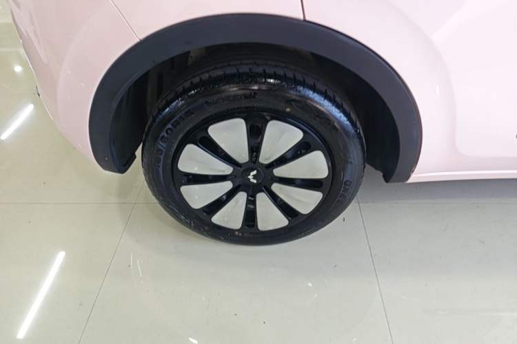 Used Wuling Bingo 2024 333 km Lingxi Connected Version Right Rear Wheel Hub