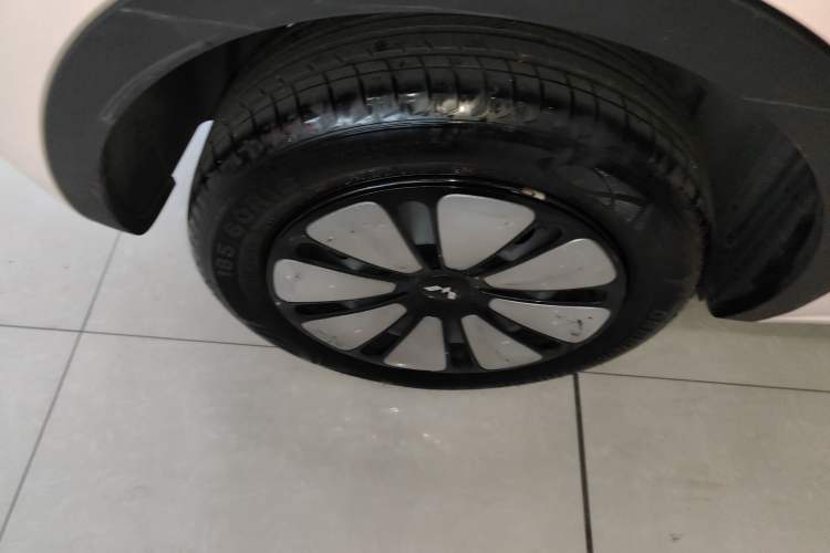 Used Wuling Bingo 2024 410 km Lingxi Deluxe Edition Right Rear Wheel Hub