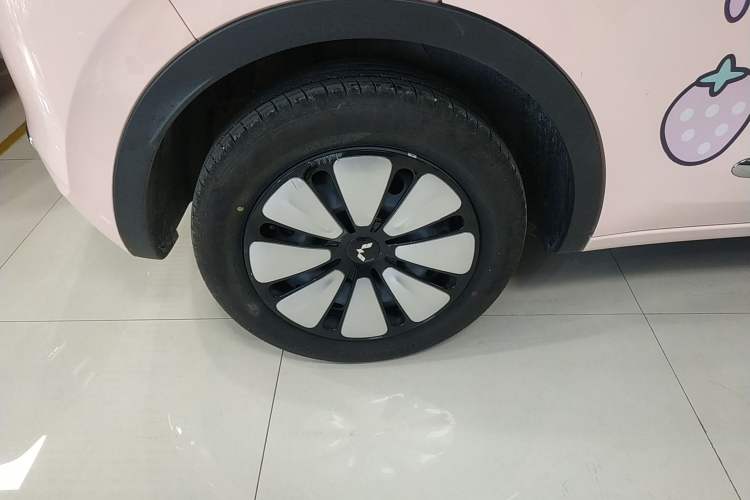 Used Wuling Bingo 2024 333 km Lingxi Connected Version Right Rear Wheel Hub