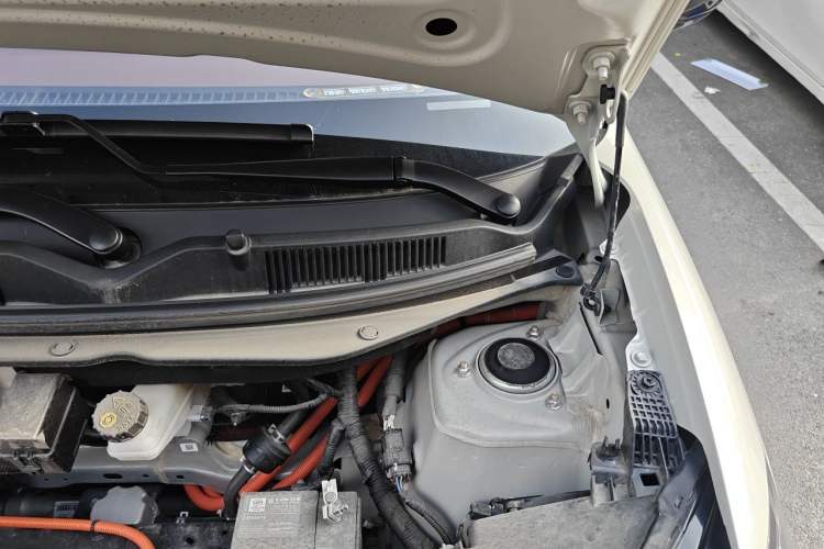 Used Wuling Bingo 2024 333 km Lingxi Connected Version Engine Bay Left