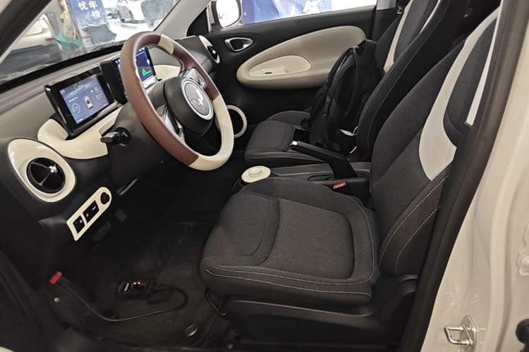 Used Wuling Bingo 2024 203km Light Edition Left Front Seat