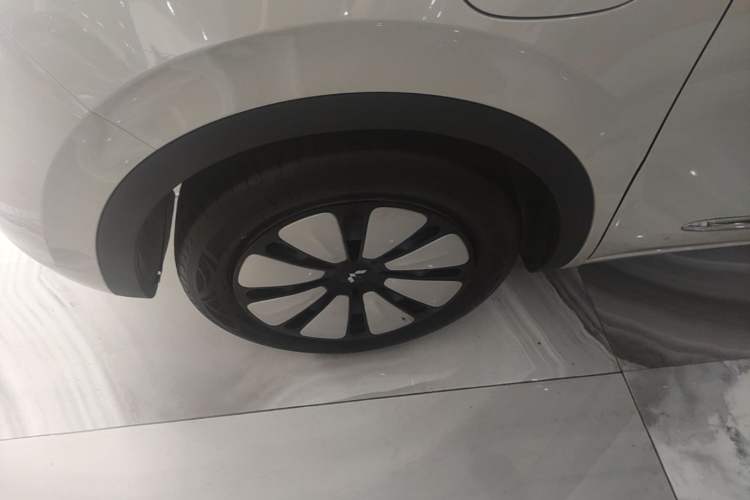 Used Wuling Bingo 2024 333 km Enjoyment Version Left Front Wheel Hub