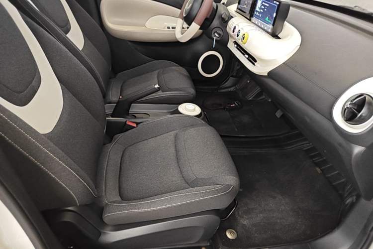 Used Wuling Bingo 2024 203km Light Edition Right Front Seat