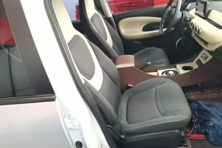 Used Wuling Bingo 2024 203km Light Edition Right Front Seat