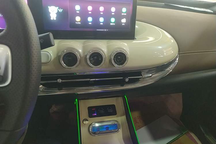 Used Wuling Bingo 2024 333 km Lingxi Connected Version Audio And AC Panel