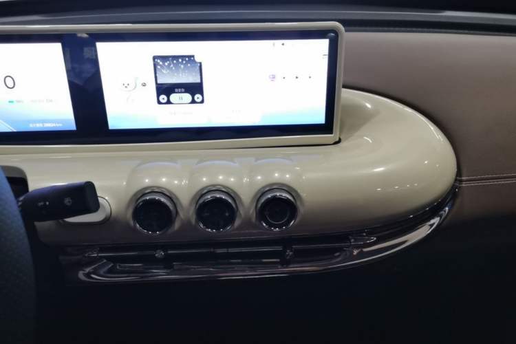 Used Wuling Bingo 2024 333 km Lingxi Connected Version Audio And AC Panel
