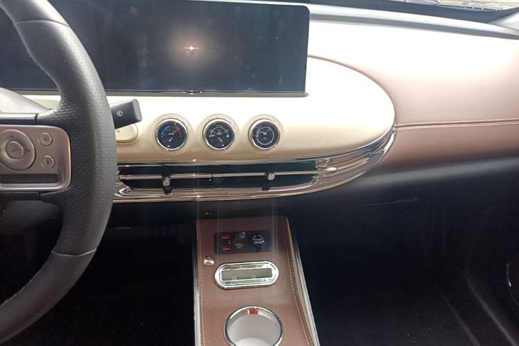 Used Wuling Bingo 2024 333 km Lingxi Connected Version Audio And AC Panel