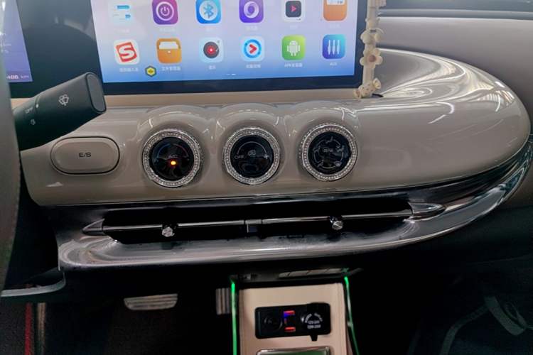 Used Wuling Bingo 2024 333 km Lingxi Connected Version Audio And AC Panel