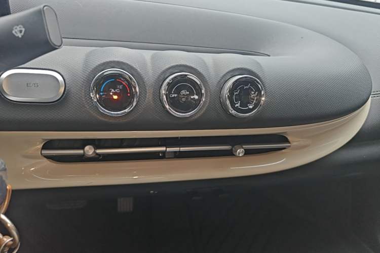 Used Wuling Bingo 2024 203km Light Edition Audio And AC Panel