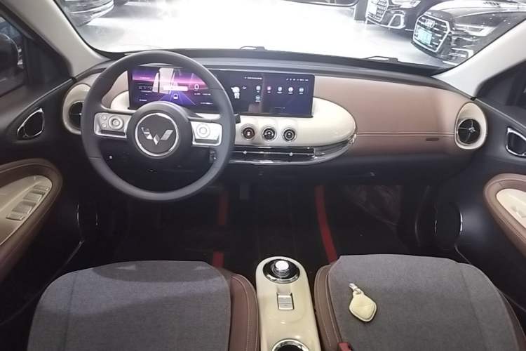 Used Wuling Bingo 2024 333 km Lingxi Connected Version Center Console
